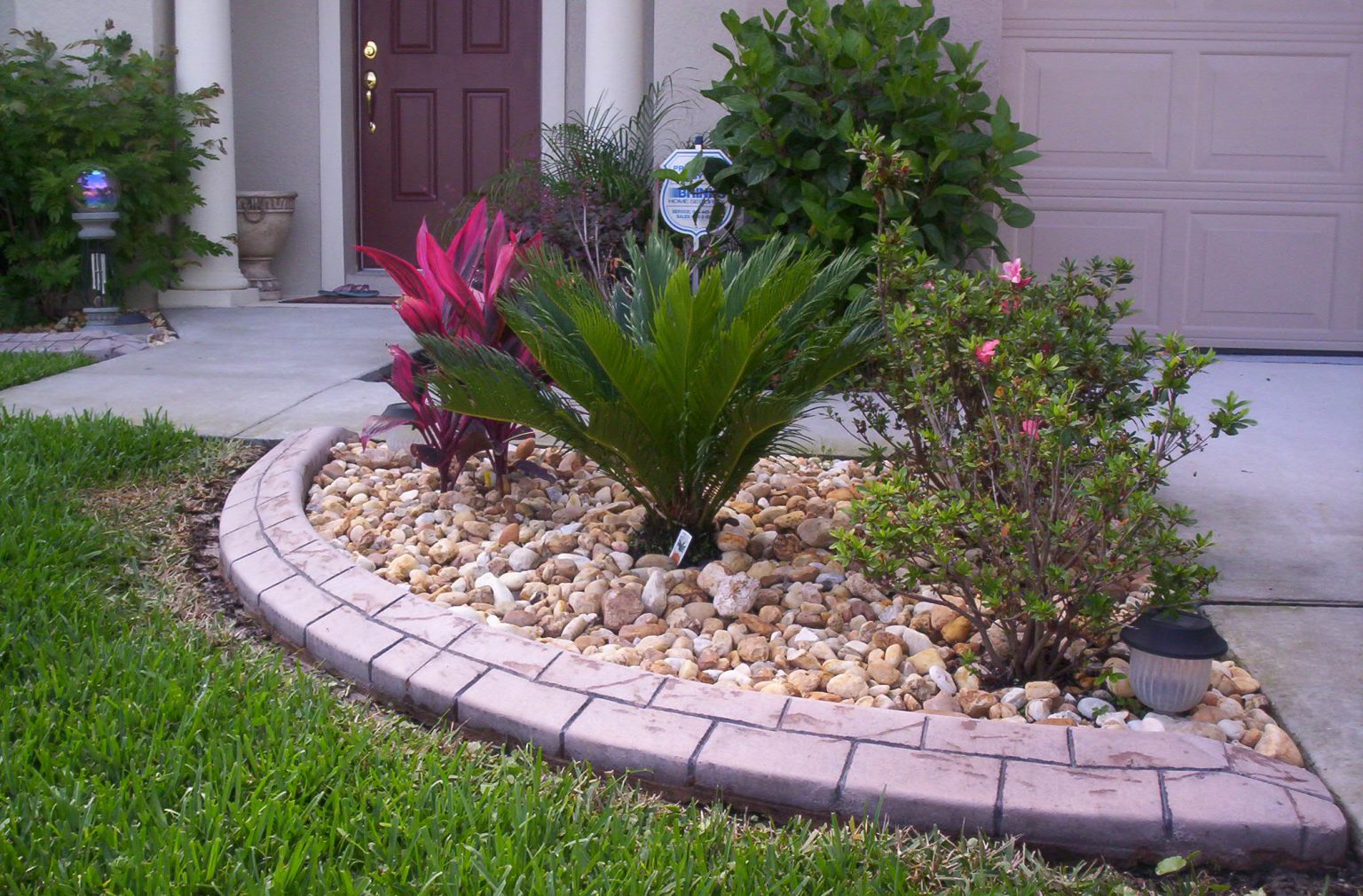 Detail Taman Pojok Depan Rumah Nomer 30
