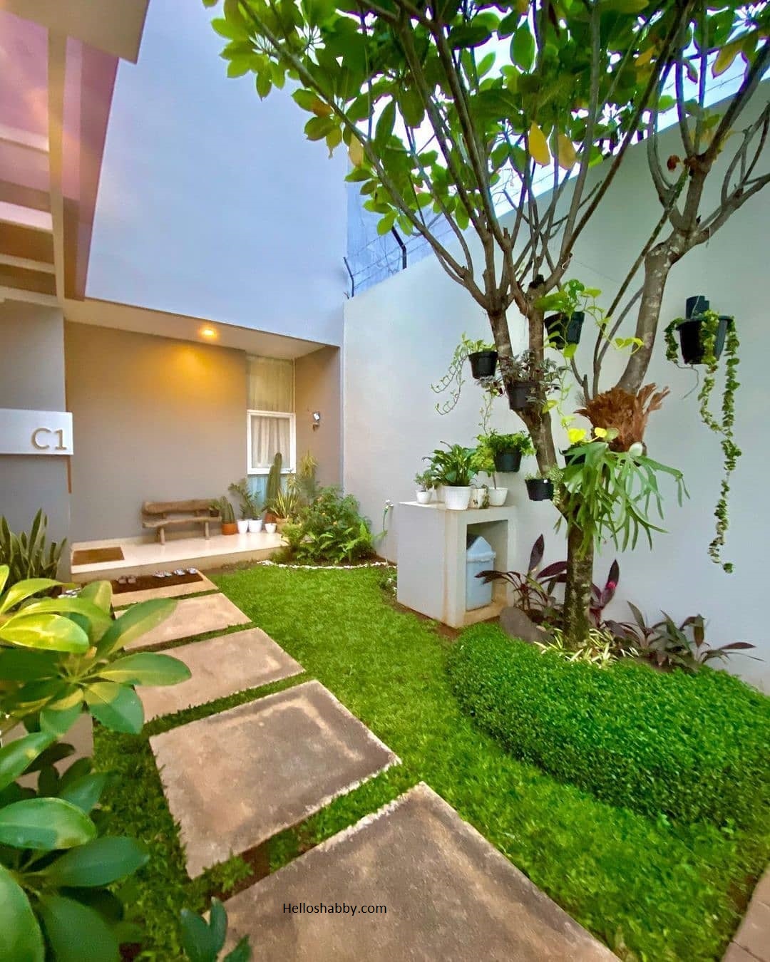 Detail Taman Pojok Depan Rumah Nomer 47
