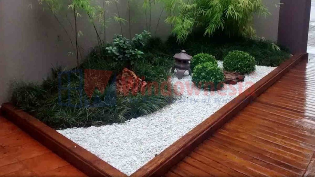 Detail Taman Pojok Depan Rumah Nomer 49