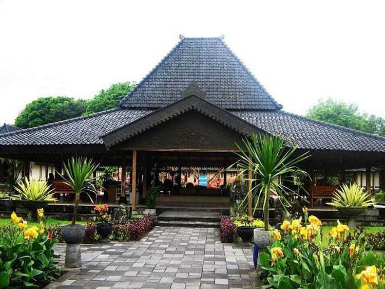 Detail Taman Rumah Joglo Nomer 23