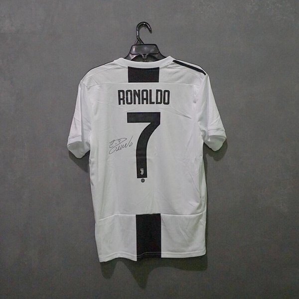 Detail Tanda Tangan Cristiano Ronaldo Nomer 15