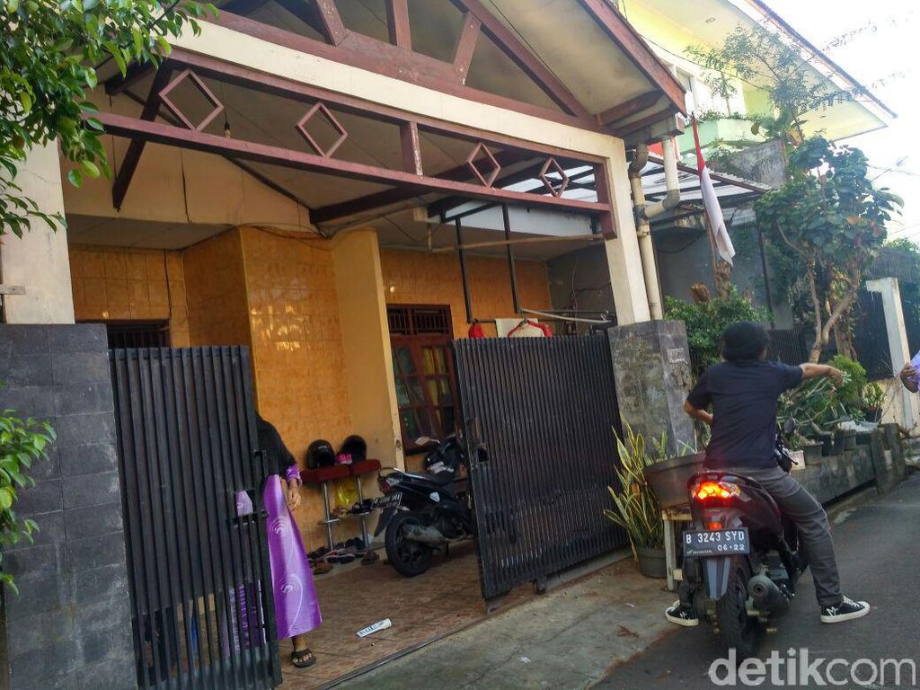 Detail Tandon Air Di Depan Rumah Nomer 34