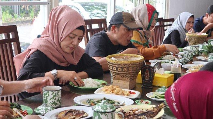 Detail Tangan Untuk Makan Nomer 32