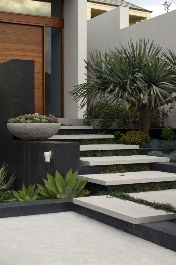Tangga Taman Depan Rumah - KibrisPDR
