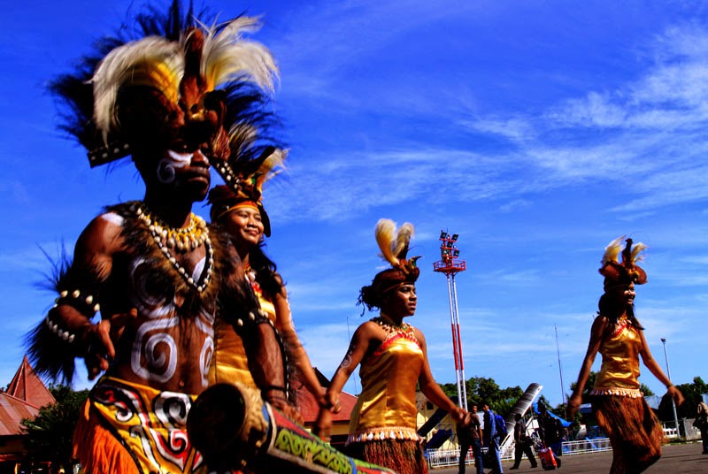 Detail Tari Perang Papua Nomer 29