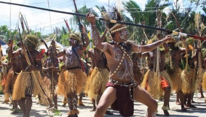 Detail Tari Perang Papua Nomer 7