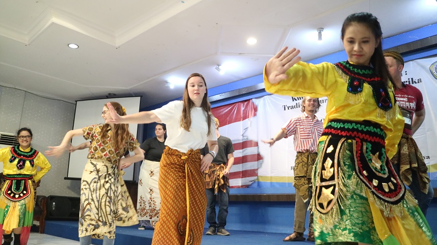 Detail Tarian Tradisional Amerika Serikat Nomer 37