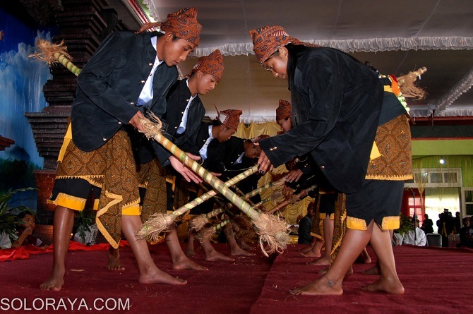 Detail Tarian Tradisional Suku Aborigin Adalah Nomer 21