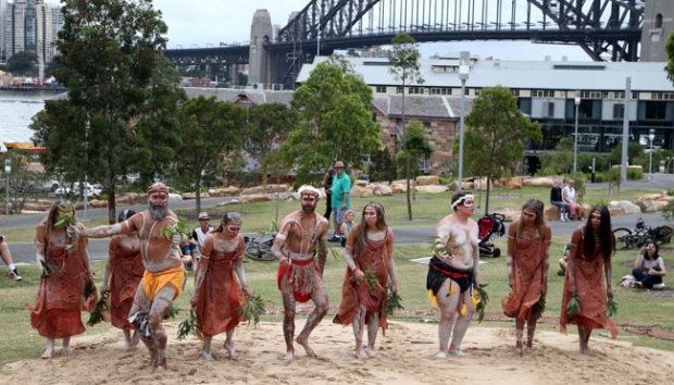 Detail Tarian Tradisional Suku Aborigin Adalah Nomer 6