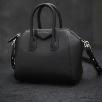 Detail Tas Givenchy Pria Nomer 36