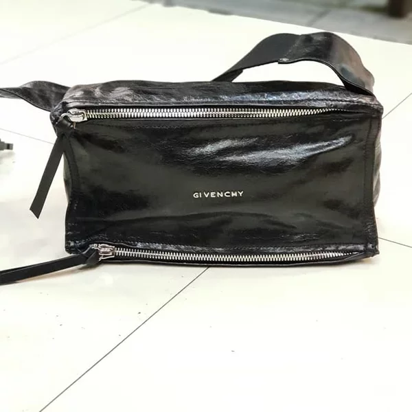 Detail Tas Givenchy Pria Nomer 37