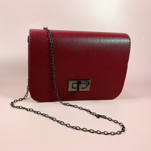 Detail Tas Merah Maroon Nomer 21