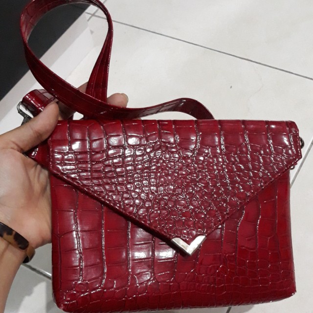 Detail Tas Merah Maroon Nomer 37