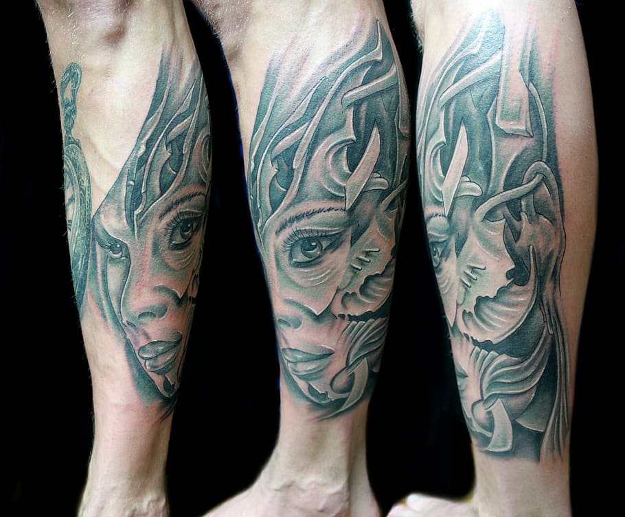 Detail Tato Abstrak Di Kaki Nomer 10