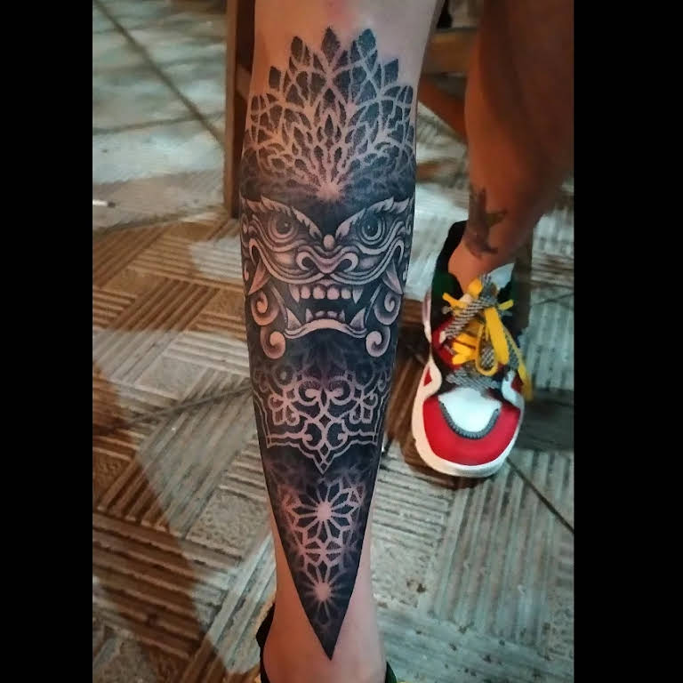 Detail Tato Abstrak Di Kaki Nomer 32