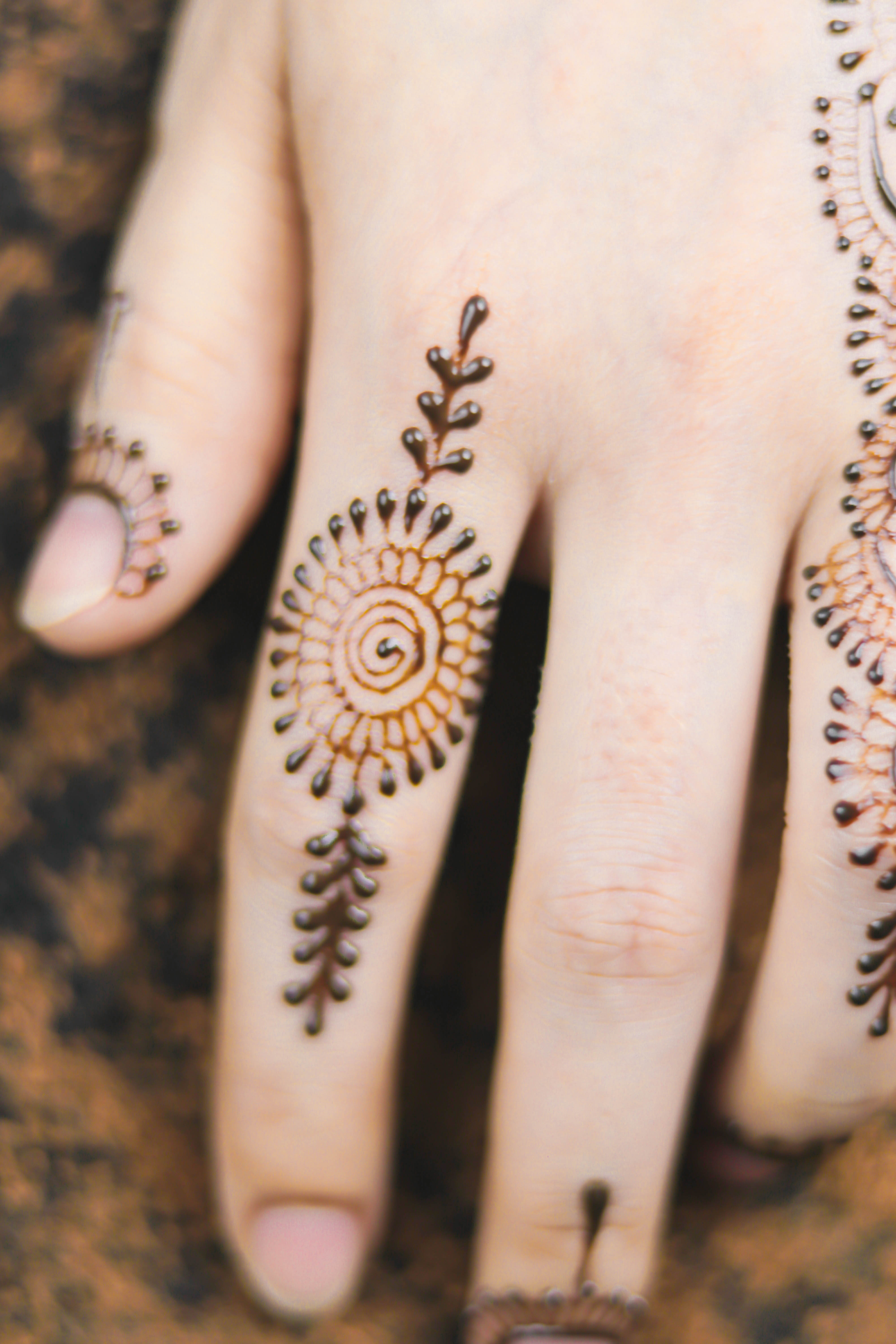 Detail Tato Henna Di Tangan Nomer 15