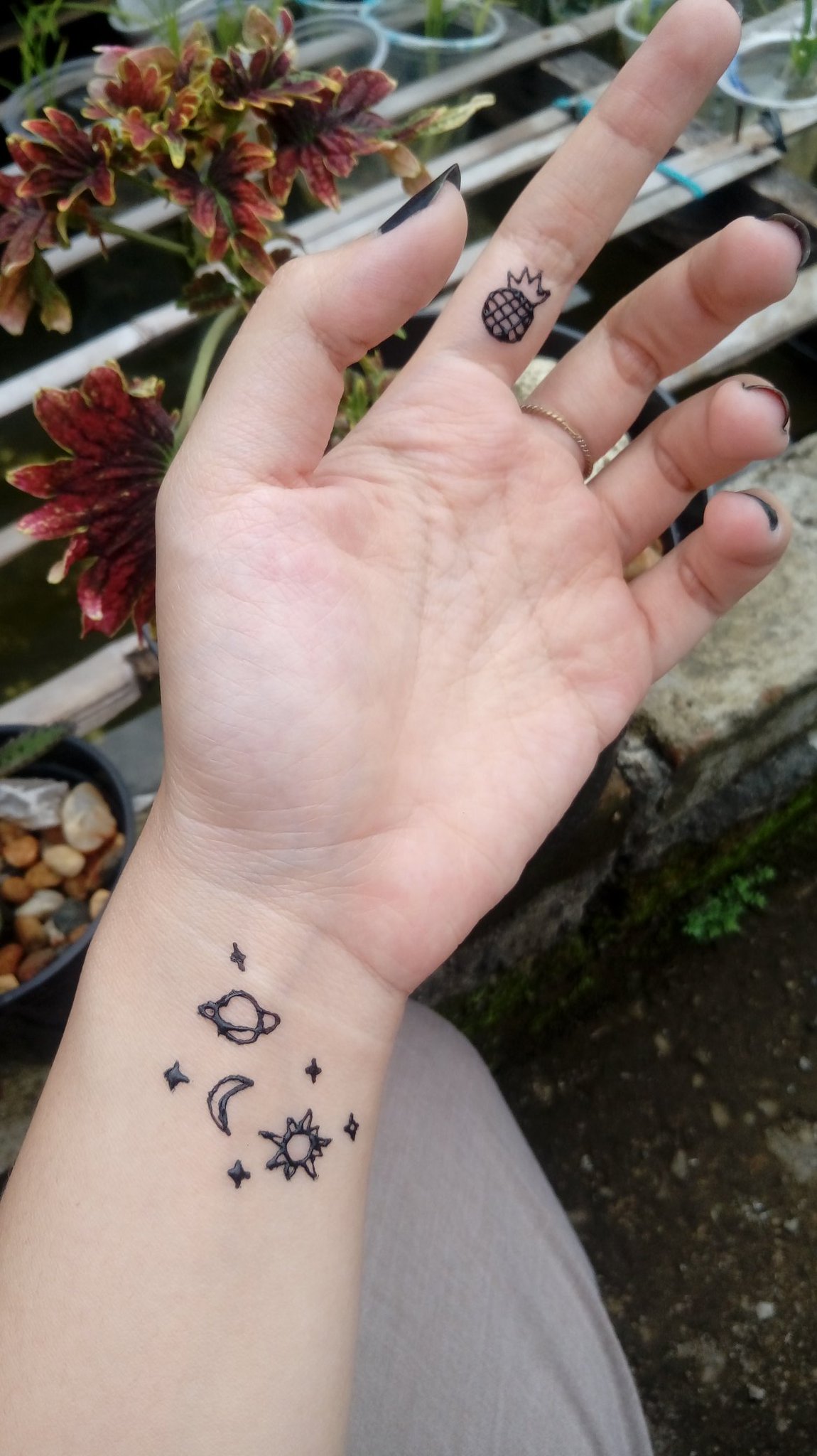 Detail Tato Henna Tangan Simple Nomer 30