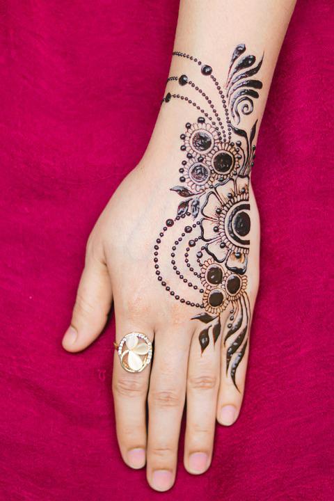 Detail Tato Henna Tangan Simple Nomer 54