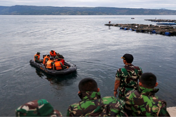 Detail Tenggelam Kapal Di Danau Toba Nomer 44