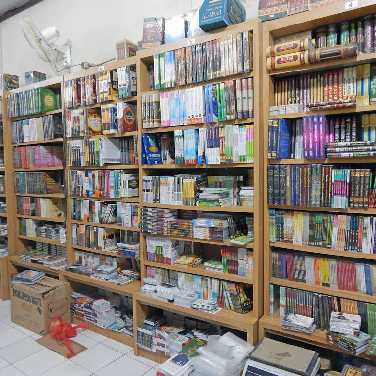 Toko Buku Jatinegara - KibrisPDR