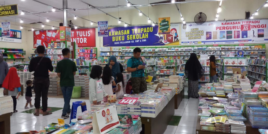 Toko Buku Togamas Bandung - KibrisPDR