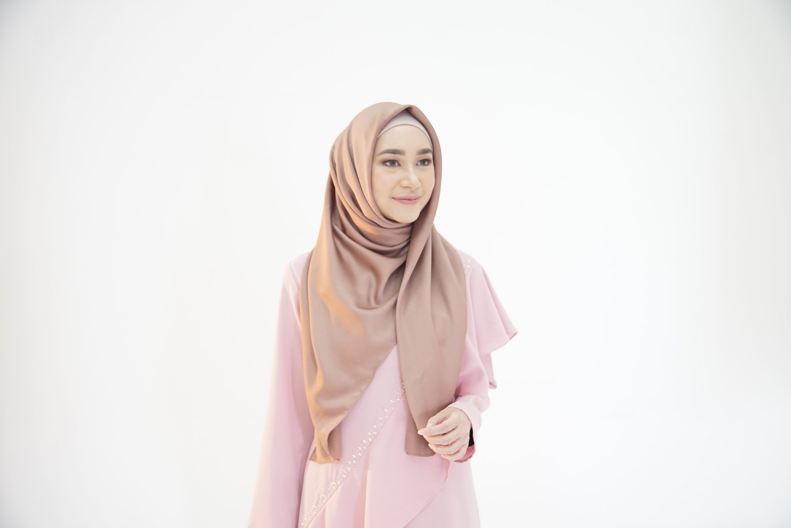 Detail Tutorial Hijab Buat Lebaran Nomer 25