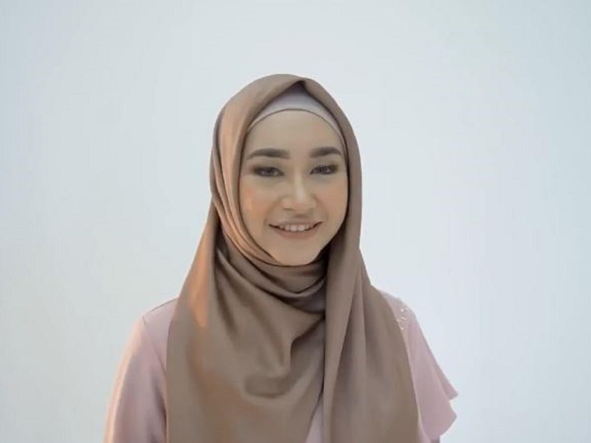 Detail Tutorial Hijab Buat Lebaran Nomer 29