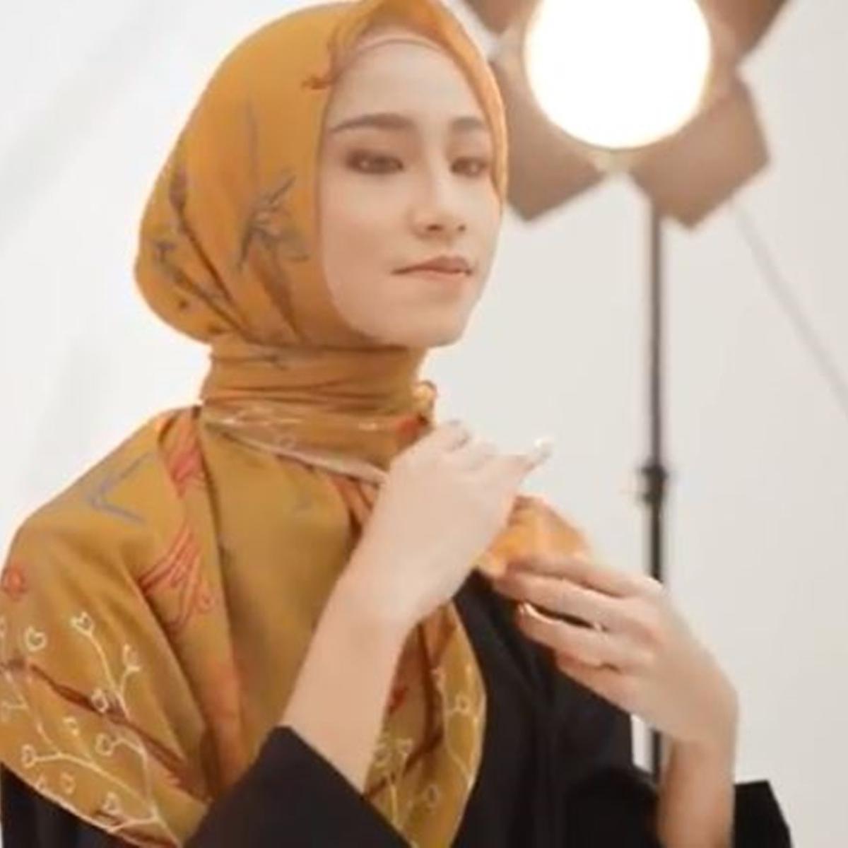 Detail Tutorial Hijab Buat Lebaran Nomer 34