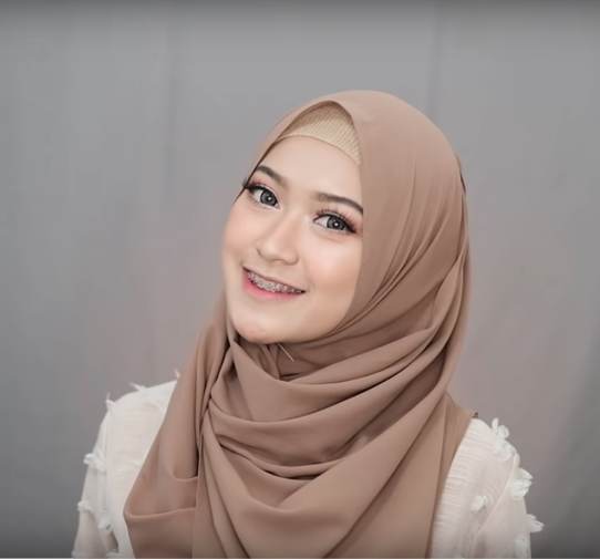 Detail Tutorial Kerudung Panjang Nomer 49