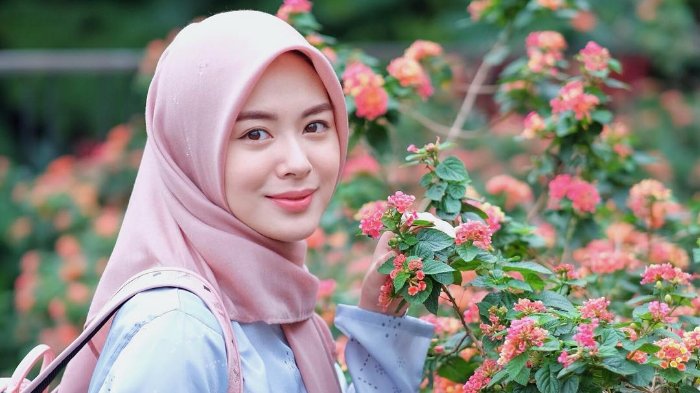 Detail Wanita Cantik Berjilbab Kumpulan Foto Nomer 10