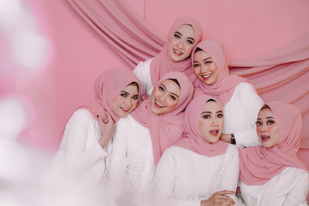 Detail Warna Baju Yang Bagus Untuk Foto Studio Nomer 45