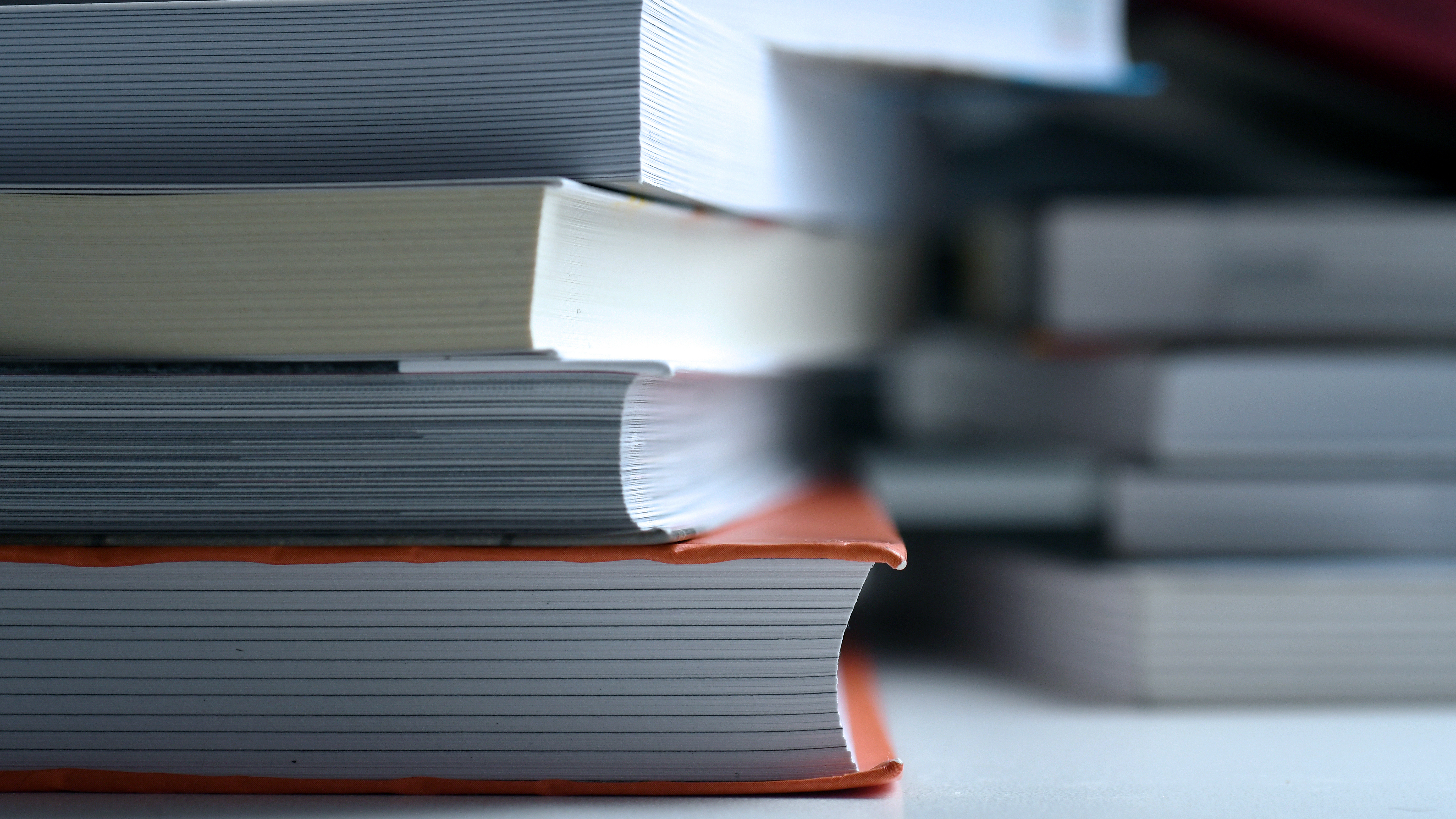 Detail Background Membaca Buku Nomer 27