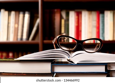 Detail Background Membaca Buku Nomer 30