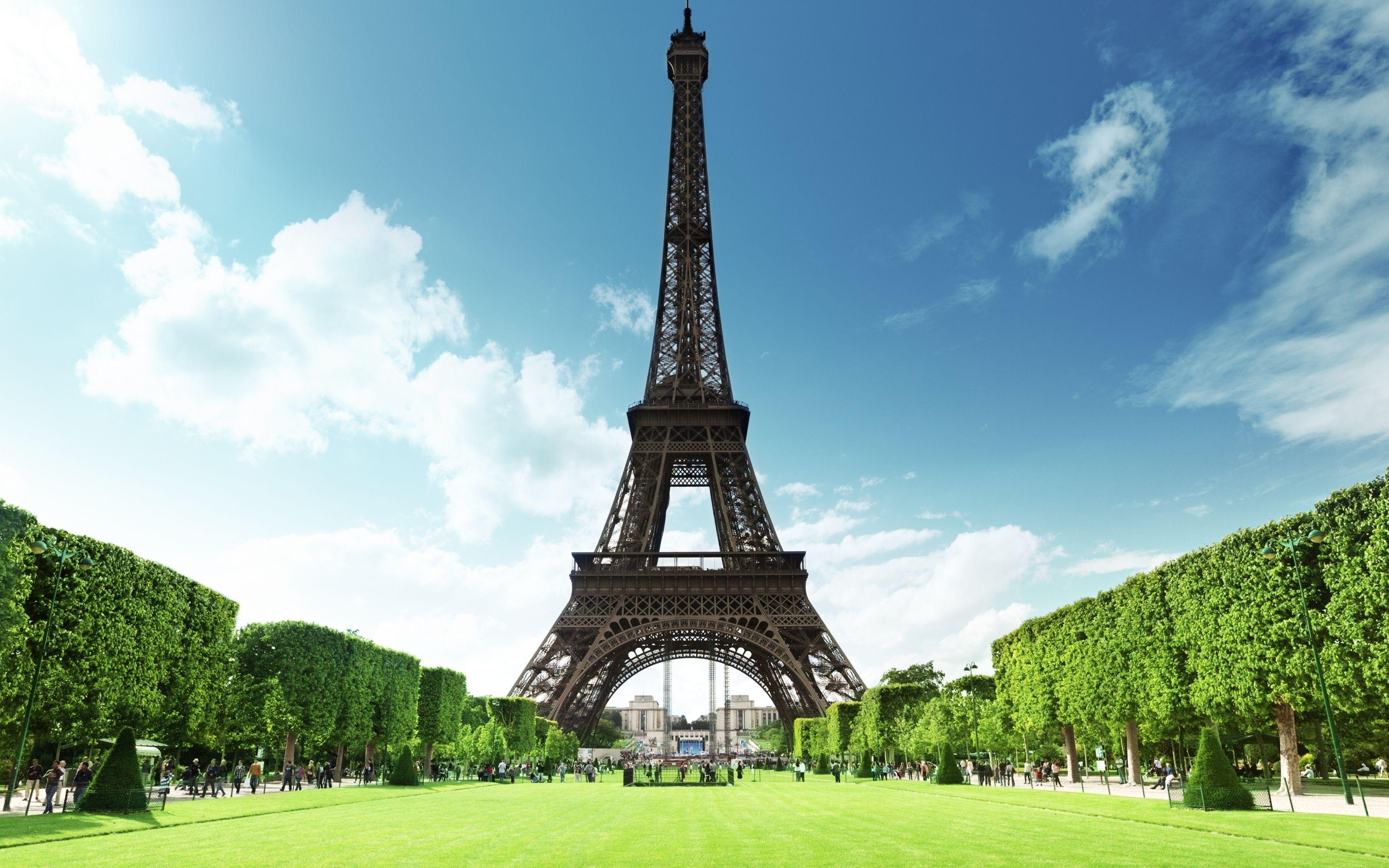 Background Menara Eiffel - KibrisPDR