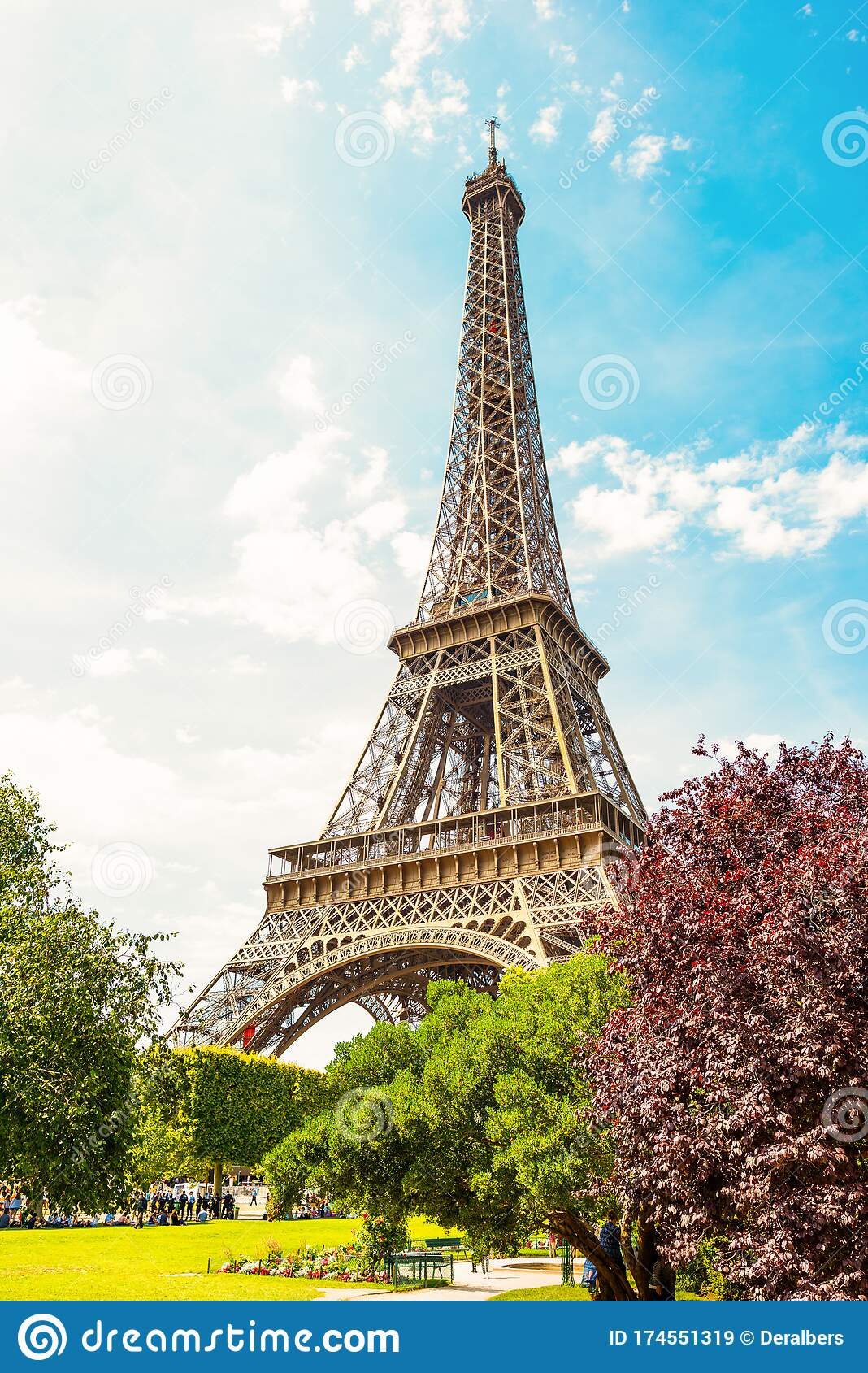 Detail Background Menara Eiffel Nomer 52