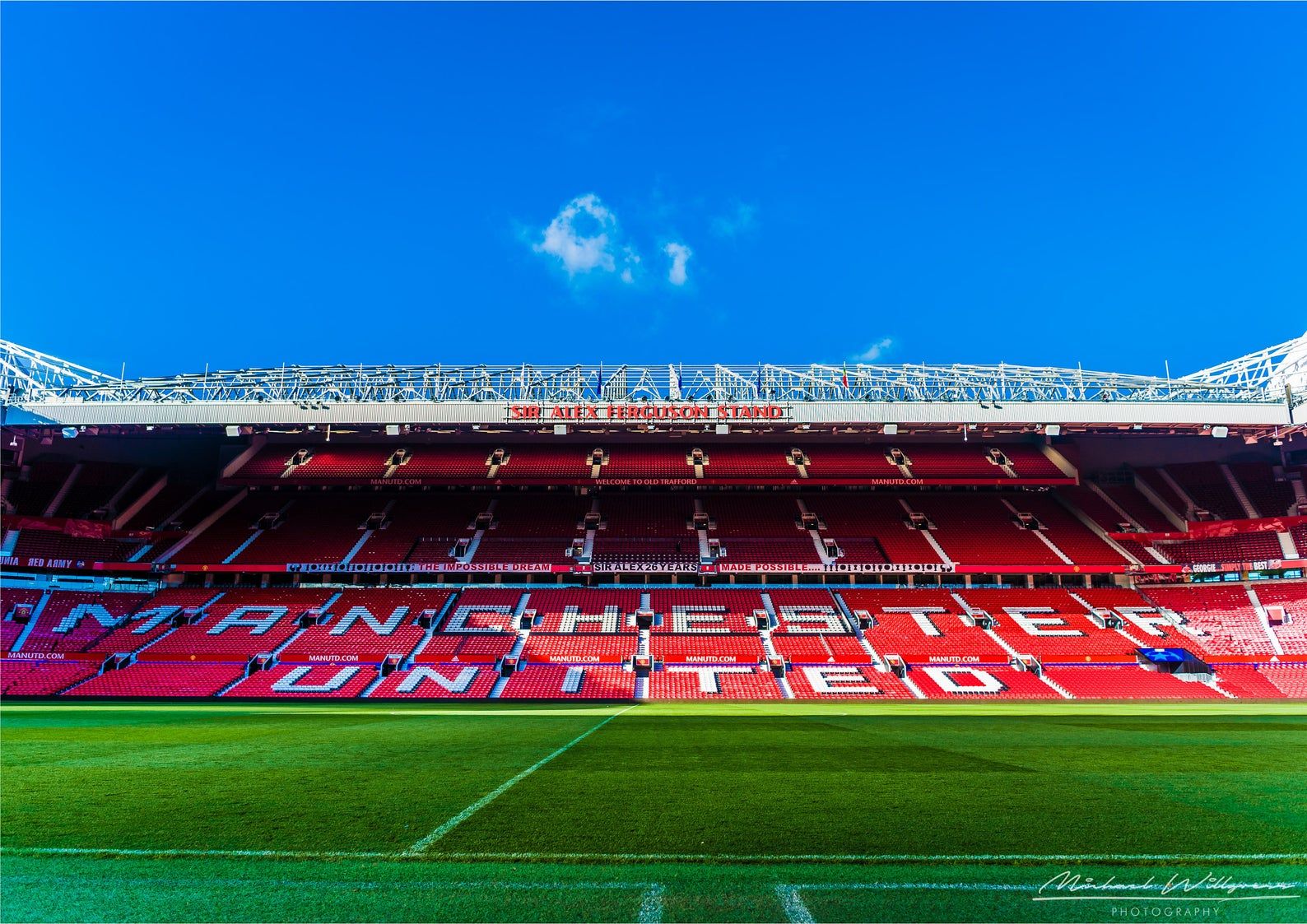 Detail Background Old Trafford Nomer 8