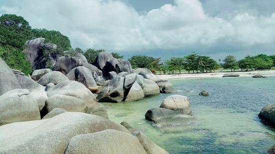 Detail Background Pemandangan Pantai Nomer 29