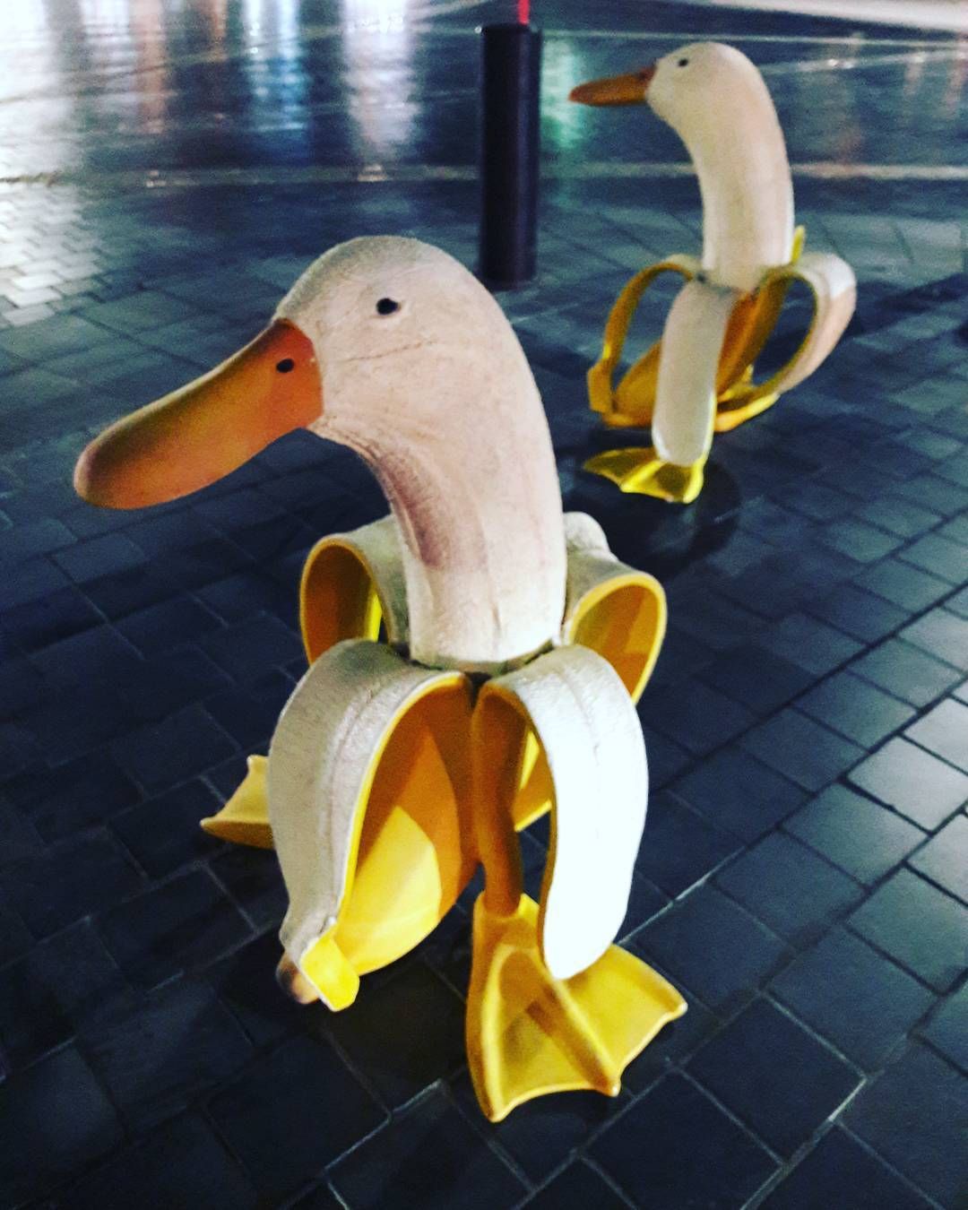 Download Duck Banana Statue Nomer 42