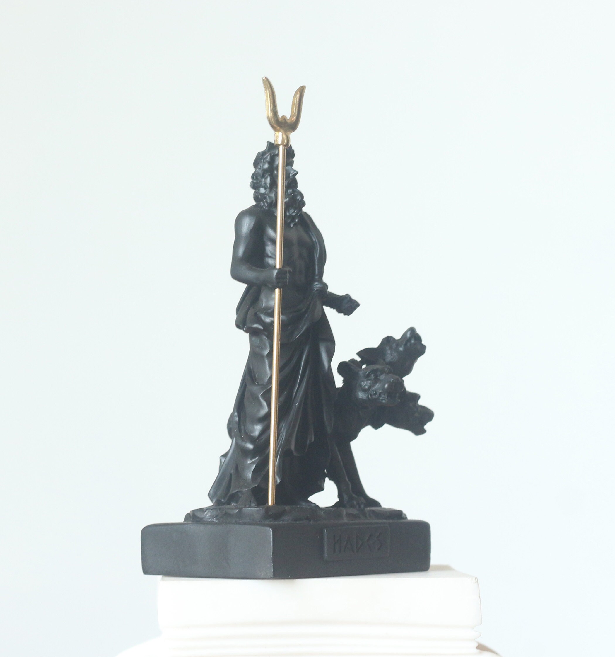 Detail Griechischer Gott Des Todes Nomer 2