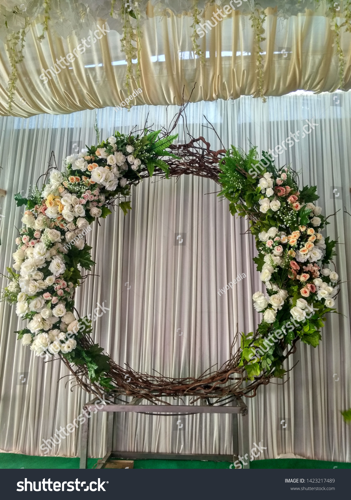 Detail Background Preweding Nomer 2
