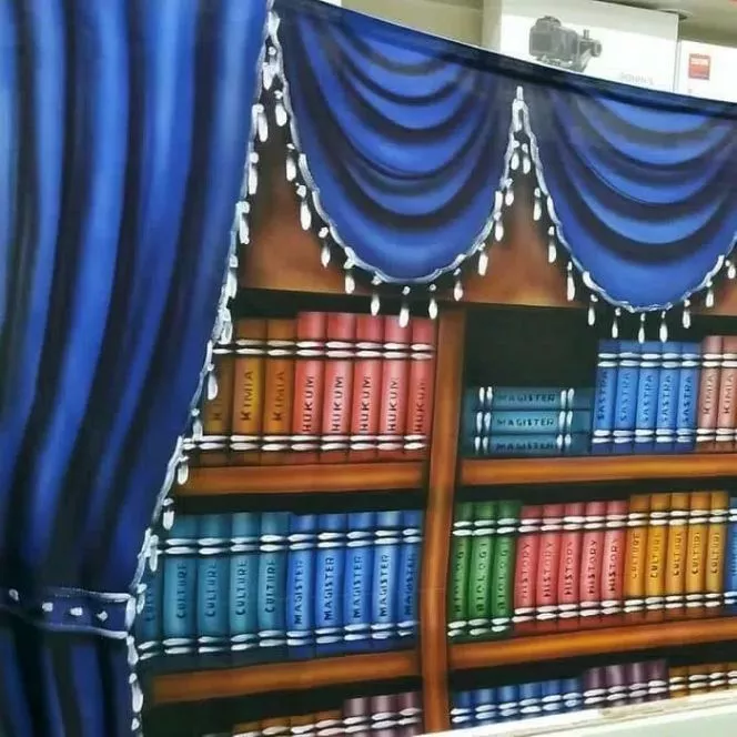 Detail Background Rak Buku Wisuda Nomer 54