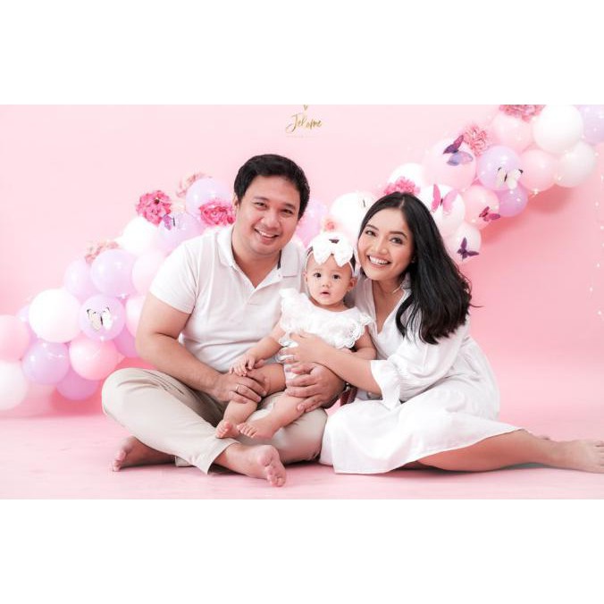 Detail Background Studio Foto Keluarga Hitam Nomer 26