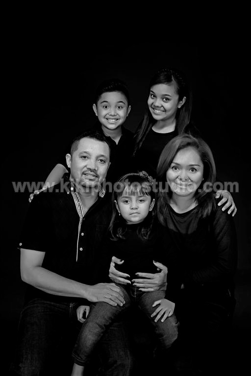 Detail Background Studio Foto Keluarga Hitam Nomer 52