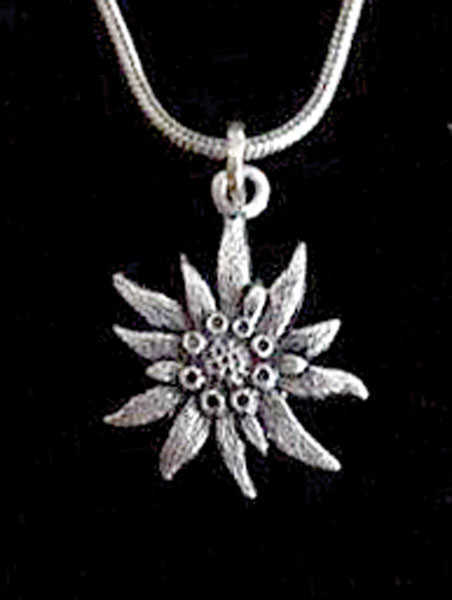 Detail Edelweiss Flower Necklace Nomer 2