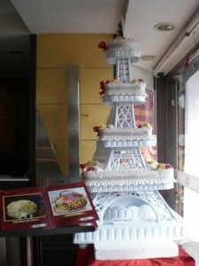 Eifel Tower Wedding Cake - KibrisPDR