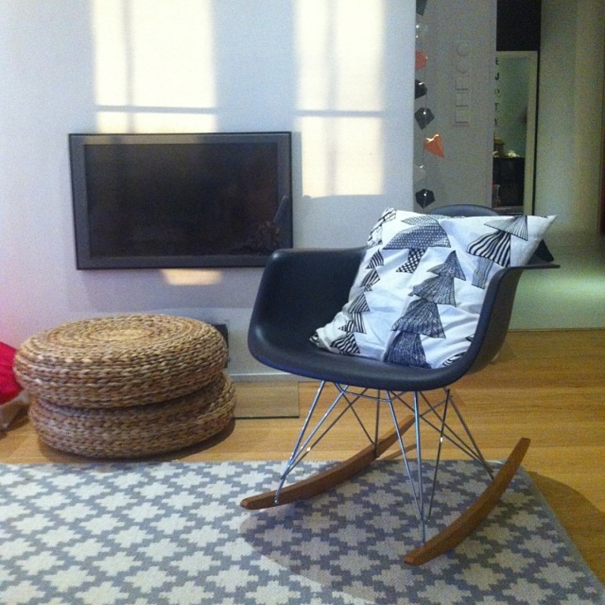 Detail Eiffel Rocking Chair Nomer 50