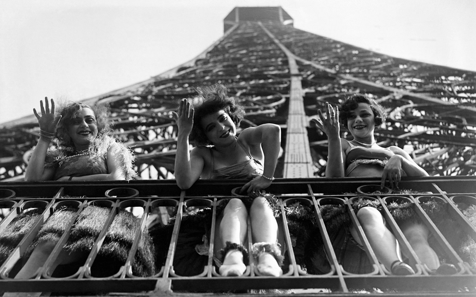 Detail Eiffel Tower 1920 Nomer 11