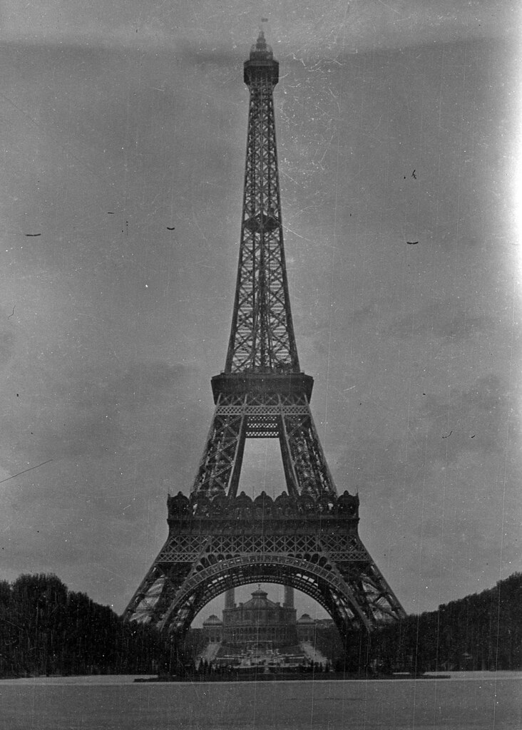 Detail Eiffel Tower 1920 Nomer 12