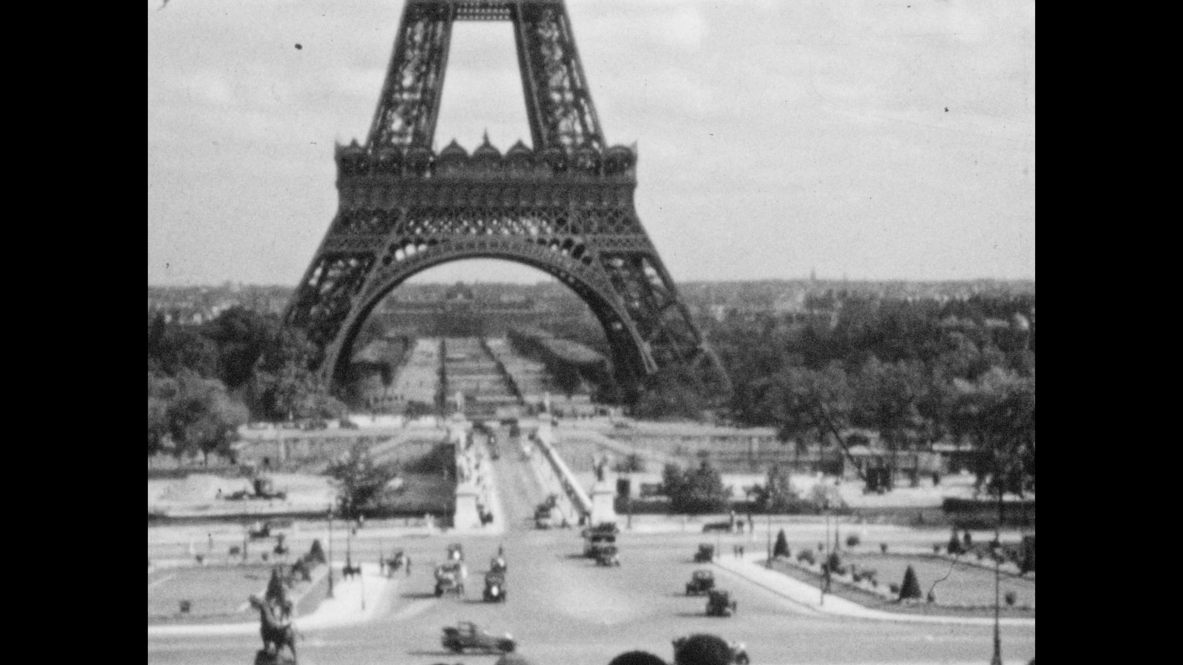 Detail Eiffel Tower 1920 Nomer 15