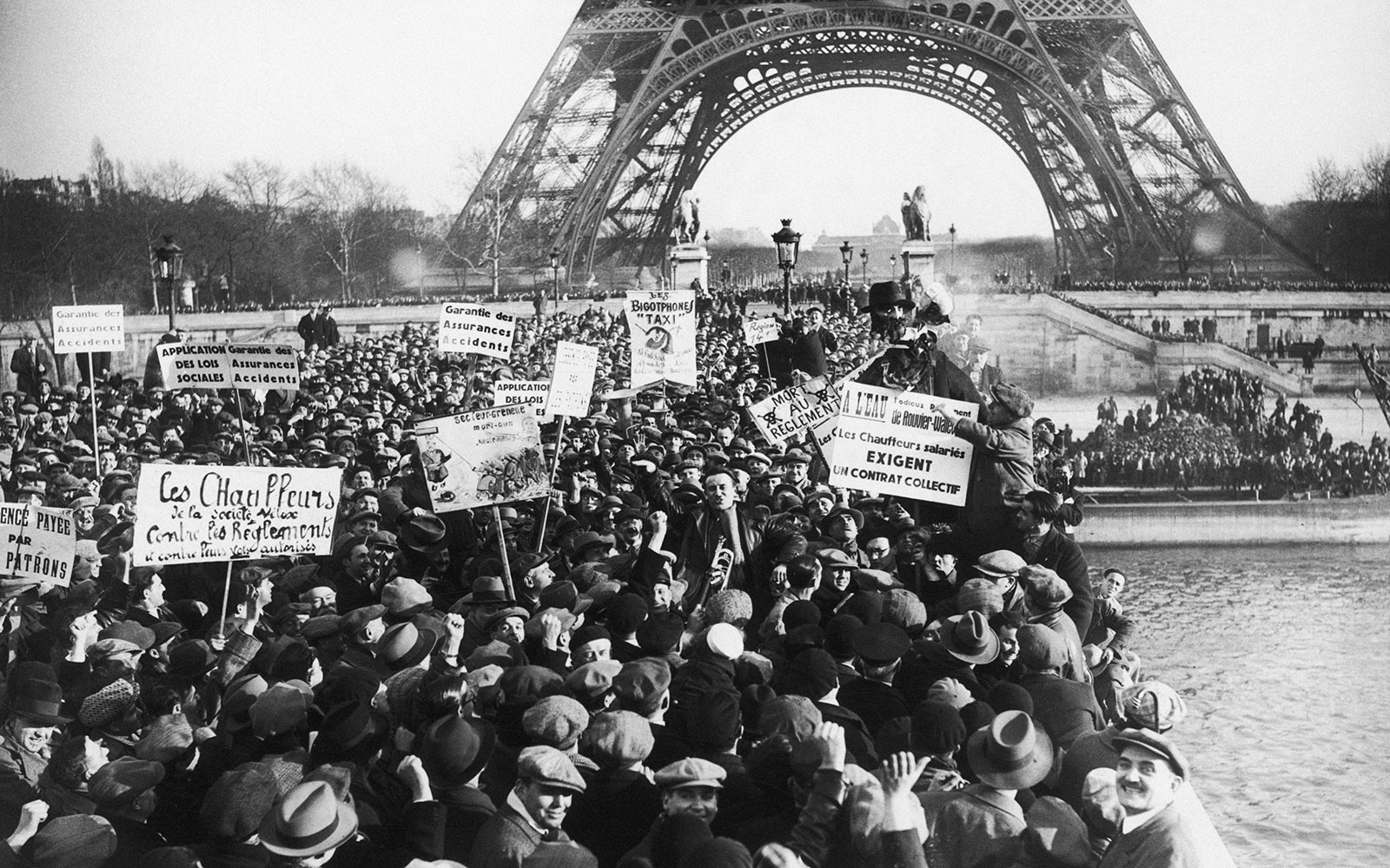 Detail Eiffel Tower 1920 Nomer 3